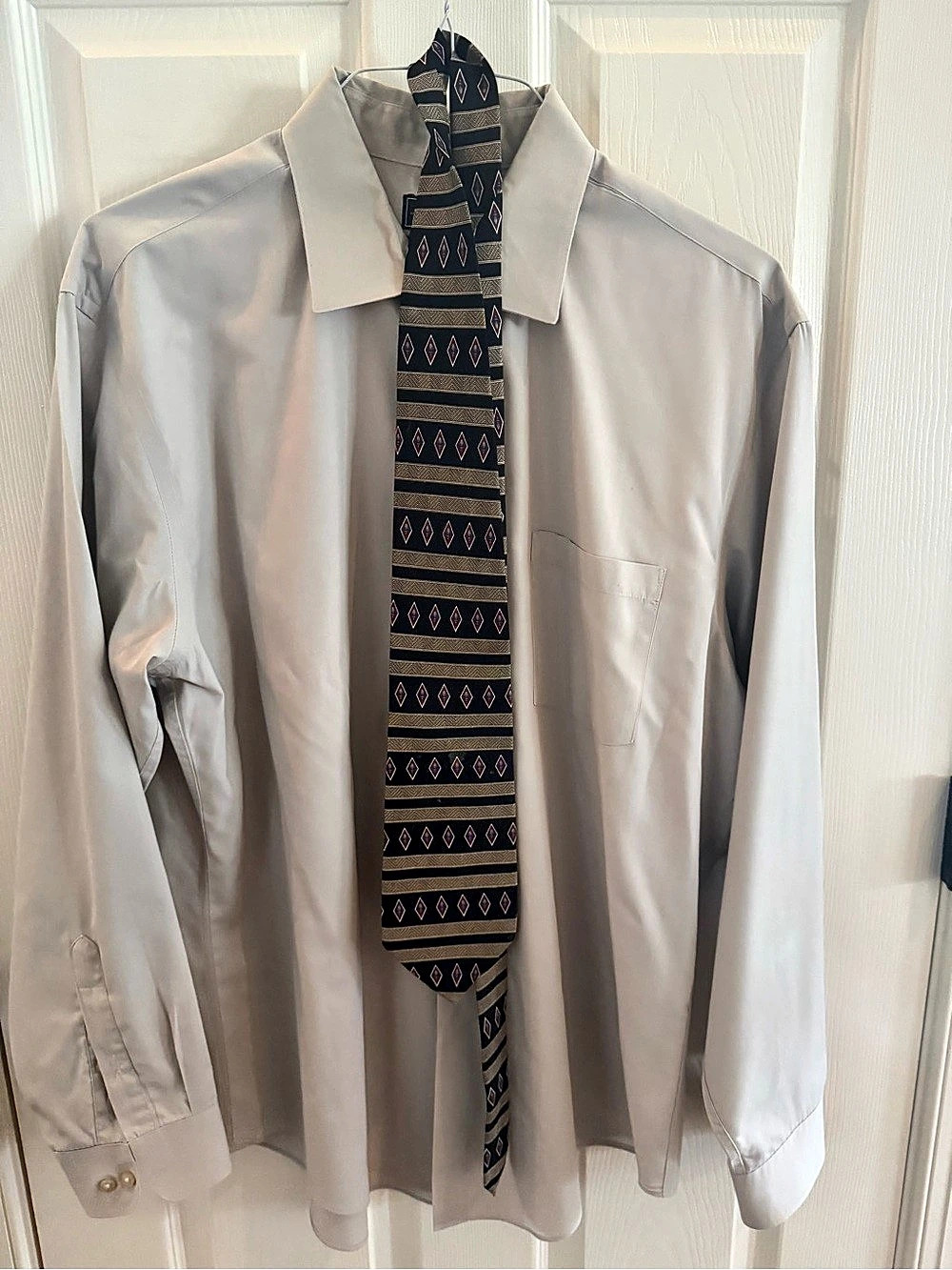 Arrow Fitted Dress Shirt and Tie